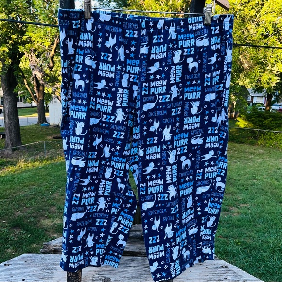 Secret Treasures Other - Secret Treasures Sleepwear Bottoms XL (16-18) Blue Cat Print 100% Cotton Capri
